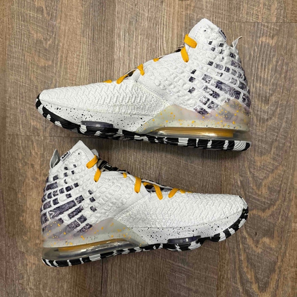 Nike LeBron 17 XVII x NBA 2K20 2K Playoffs Gamer Exclusive - Picture 3 of 13